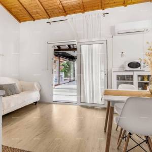 Prodaja dvije povezane kuće u Pomeru