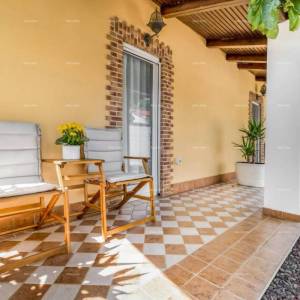 Prodaja dvije povezane kuće u Pomeru