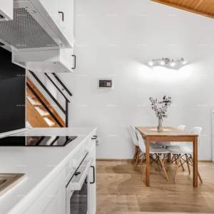 Prodaja dvije povezane kuće u Pomeru