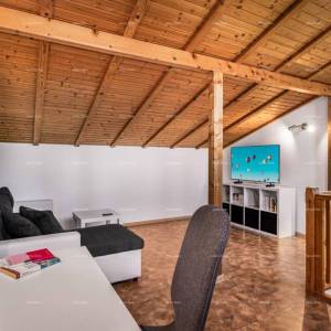 Prodaja dvije povezane kuće u Pomeru