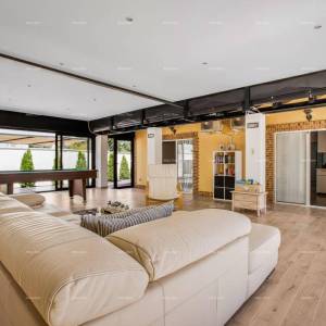 Prodaja dvije povezane kuće u Pomeru