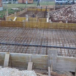 Prodaja dvoetažne kuće s bazenom u mirnom naselju, okolica Pule!