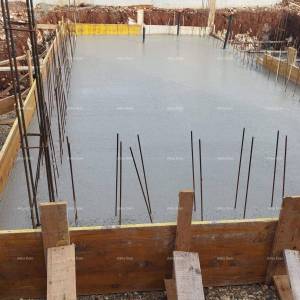 Prodaja dvoetažne kuće s bazenom u mirnom naselju, okolica Pule!