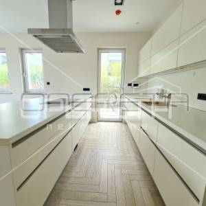 Prodaja, Kuća, Blato, Jurja Njavre, Dvojni objekt, 323m2