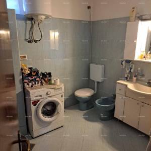 Prodaja- kuća sa konobom, velikom terasom, dva trosobna stana, dvorištem. Odlična prilika za investiranje!