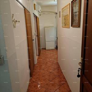 Prodaja- kuća sa konobom, velikom terasom, dva trosobna stana, dvorištem. Odlična prilika za investiranje!