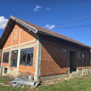 Prodaja kuće 117m2- mirna i ugodna lokacija!