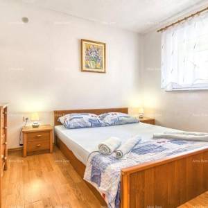 Prodaja kuće s dva stana, 100 m od mora!!! Pogled na more!Medulin!