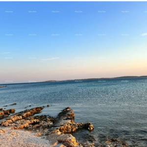 Prodaja kuće s dva stana, 100 m od mora!!! Pogled na more!Medulin!