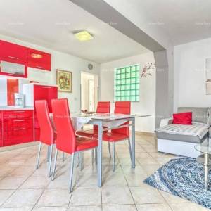 Prodaja kuće s dva stana, 100 m od mora!!! Pogled na more!Medulin!