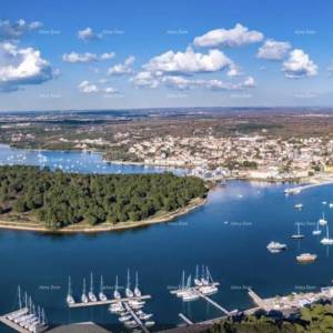 Prodaja kuće s dva stana, 100 m od mora!!! Pogled na more!Medulin!