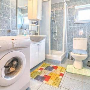 Prodaja kuće s dva stana, 100 m od mora!!! Pogled na more!Medulin!