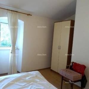 Prodaja kuće sa dvorištem i velikim zemljištem, Barban