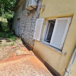 Prodaja kuće sa dvorištem i velikim zemljištem, Barban