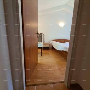 Prodaja kuće sa dvorištem i velikim zemljištem, Barban