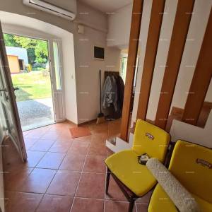 Prodaja kuće sa dvorištem i velikim zemljištem, Barban