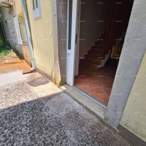 Prodaja kuće sa dvorištem i velikim zemljištem, Barban