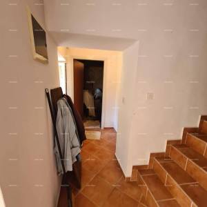 Prodaja kuće sa dvorištem i velikim zemljištem, Barban