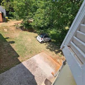 Prodaja kuće sa dvorištem i velikim zemljištem, Barban