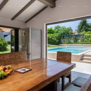 Prodaja - luksuzna vila s bazenom i dodatnim objektom, na prostranoj okućnici, Ližnjan!