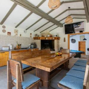 Prodaja - luksuzna vila s bazenom i dodatnim objektom, na prostranoj okućnici, Ližnjan!