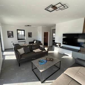 Prodaja moderne vile s bazenom, Svetvinčenat!