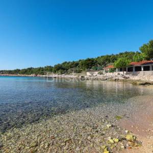 Prodaja, Murter, zemljište s pravomoćnom građevinskom dozvolom