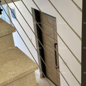 Prodaja-novogradnja! Stan s dvije spavaće sobe i dva parkirna mjesta, Pula, Valdebek!