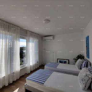 Prodaja - novoizgrađena kuća u blizini mora, Banjole!