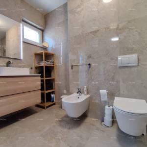 Prodaja - novoizgrađena kuća u blizini mora, Banjole!