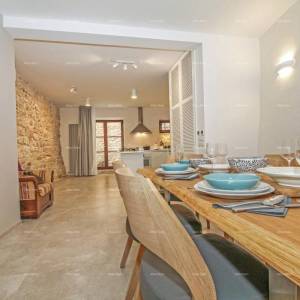 Prodaja predivne, moderno opremljene i renovirane istarske kamene kuće, Bale!