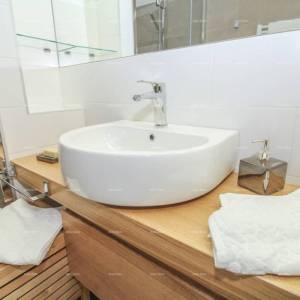 Prodaja predivne, moderno opremljene i renovirane istarske kamene kuće, Bale!