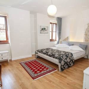 Prodaja predivne, moderno opremljene i renovirane istarske kamene kuće, Bale!