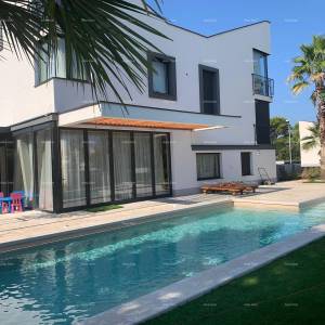 Prodaja - Prekrasna, moderna vila s bazenom - smart home, Fažana! Pogled na more!