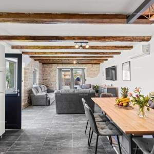 Prodaja prelijepe kamene kuće s bazenom, Baderna, Poreč!