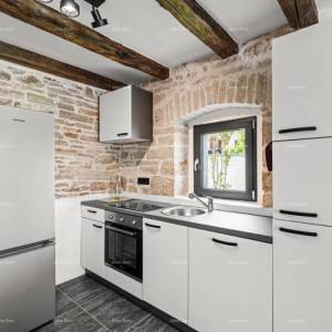 Prodaja prelijepe kamene kuće s bazenom, Baderna, Poreč!