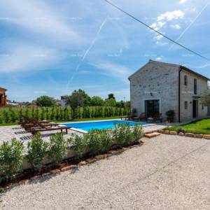 Prodaja prelijepe kamene kuće s bazenom, Baderna, Poreč!