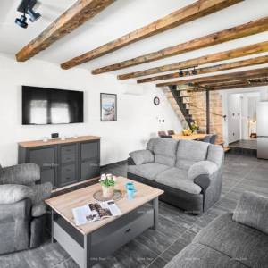 Prodaja prelijepe kamene kuće s bazenom, Baderna, Poreč!