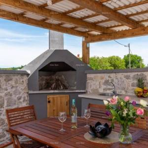 Prodaja prelijepe kamene kuće s bazenom, Baderna, Poreč!