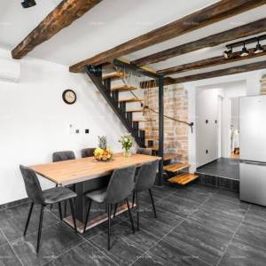 Prodaja prelijepe kamene kuće s bazenom, Baderna, Poreč!