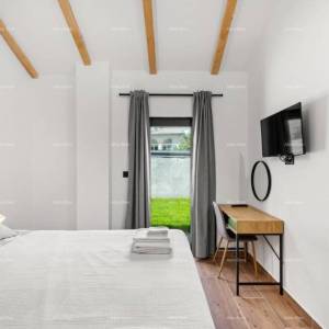 Prodaja prelijepe kamene kuće s bazenom, Baderna, Poreč!