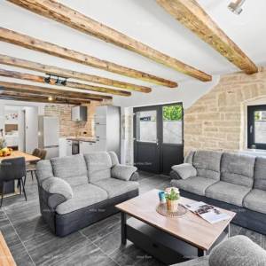 Prodaja prelijepe kamene kuće s bazenom, Baderna, Poreč!