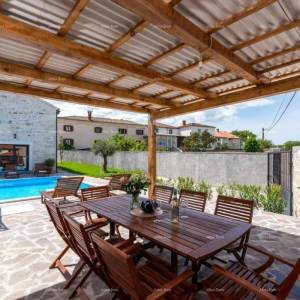 Prodaja prelijepe kamene kuće s bazenom, Baderna, Poreč!