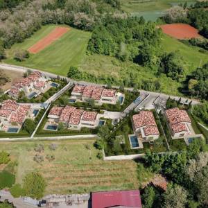 Prodaja prizemnice s bazenom u novom stambenom naselju, Barban!