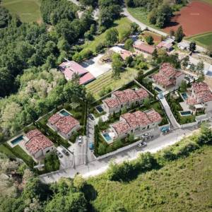 Prodaja prizemnice s bazenom u novom stambenom naselju, Barban!