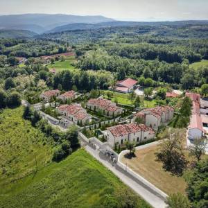 Prodaja prizemnice s bazenom u novom stambenom naselju, Barban!