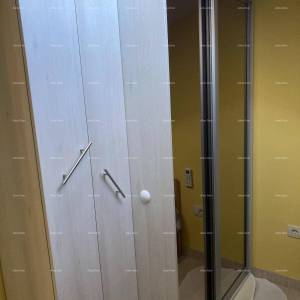 Prodaja - Prvi red do mora! Moderna, prostrana kuća s 4 zasebna stana, garažom i vezom, Rogoznica.