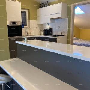 Prodaja - Prvi red do mora! Moderna, prostrana kuća s 4 zasebna stana, garažom i vezom, Rogoznica.