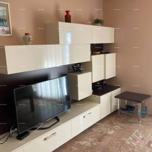 Prodaja - Prvi red do mora! Moderna, prostrana kuća s 4 zasebna stana, garažom i vezom, Rogoznica.