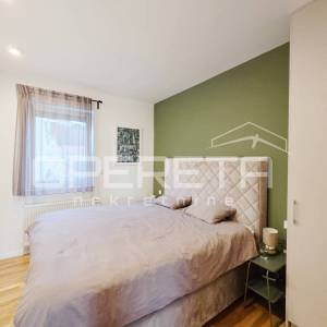 Turnić – Prostran trosoban stan s velikom terasom i pogledom na more, 2 parkirna